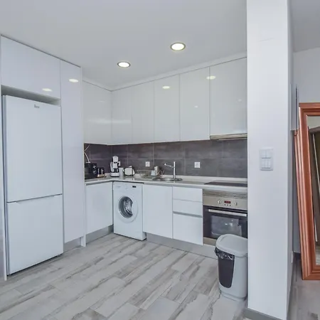 Poca * אסטוריל